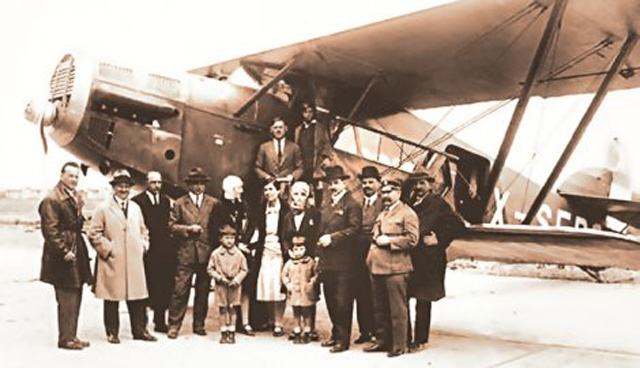 Tadija Sondermajer je sa kolegom Vladimirom Striževskim pilotirao na otvaranju prve avionske linije Beograd - Zagreb